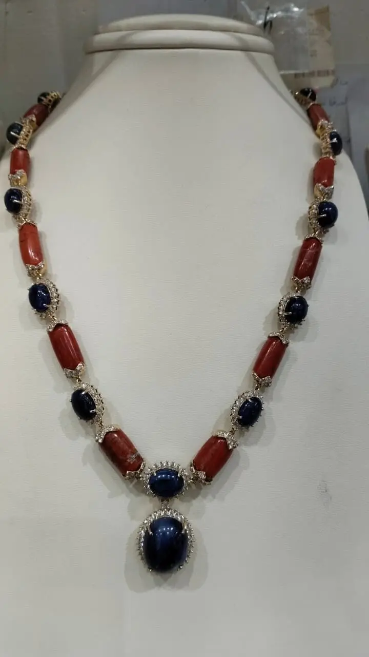 عقد الماس مع احجار المرجان والزفير الطبيعي