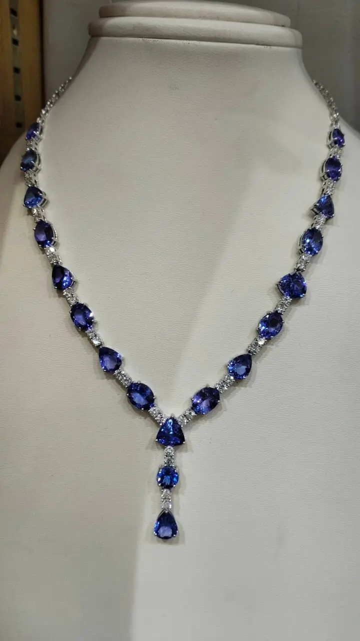 عقد الماس زمرد مع حلق