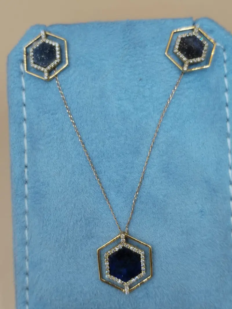 حلق وتعليقه الماس مع حجر اللابس