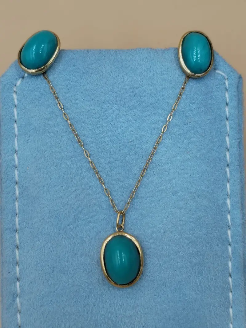 حلق وتعليقه مع حجر الفيروز