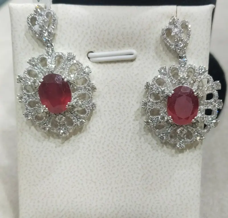 حلق ياقوت مع الالماس