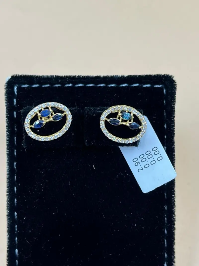 حلق الماس مع حجر الزفير